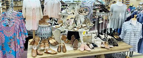 It's made in the usa from engineered wood and showcases a traditional design with rustic wooden detailing for a casual look. Soft Shoe in Richmond KY