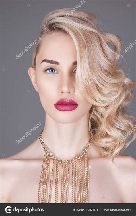 Fashion beauty Nude blonde woman on a light background ...