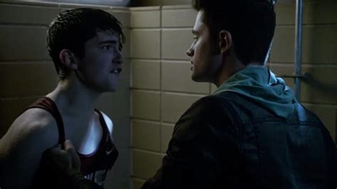 I'm showing wolves(full movie) i do not have or own any rights to the movie all credit & rights goes to the owners and if you have a request let me know i hope you all enjoy!!! Série Teen Wolf Saison 4 épisode 2 en streaming VF et VOSTFR gratuit - hds.la