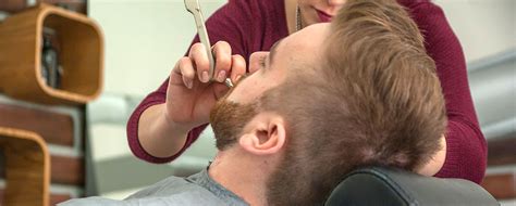 Le barbier apprenez les principales techniques de taille, de rasage, de soins et d'hygiène spécifique à ce secteur. Formation Barbier Sans Cap Coiffure - Devenir Barbier ...