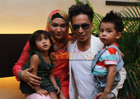 Bersama angah raja lawak bersama isteri. Pose Amy Search Bersama Dgn Anak Lelakinya - Selebriti Online