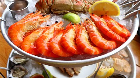 Give turkey and prime rib the day off and impress your guests this year with a seafood christmas menu featuring elegant scallops and. Seafood Australian Christmas Dinner : Aussie Christmas ...