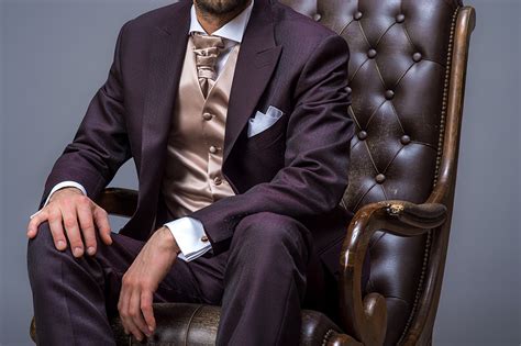 Per lo sposo che vuole far parlare di se dando un tocco di originalità al suo abito, la collezione carlo pignatelli è. vestito-sposo-colorato - Ca' dei Sarti Noale
