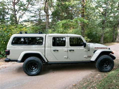 We offer a camper shell option for the jeep gladiator. 2020 Jeep Gladiator Mojave Ozark Mountain Edition na prodej