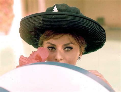 Adventures in fashion, luxury lifestyle, food, film and travel. Perché Sophia Loren ha ancora il mondo ai suoi piedi dopo ...