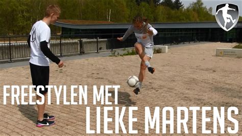 Lieke elisabeth petronella martens was born on 16 december, 1992, in bergen in the north of the dutch province of limburg. Leer Freestyle Voetbal: Freestylen met Lieke Martens - YouTube