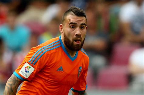 Nicolás hernán gonzalo otamendi (el talar de pacheco, argentina, 12 de febrero de 1988) es un futbolista argentino que juega como defensa 2 y su actual equipo es el s. Man Utd transfer news: Nicolas Otamendi comes to huge ...