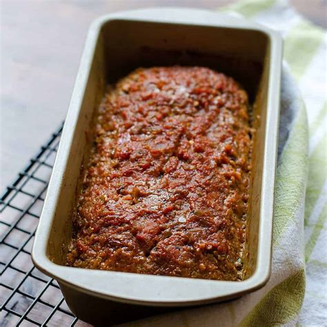 Meatloaf needs to be cooked to an internal temperature of at least 160 f. How Long To Cook A 2 Pound Meatloaf At 325 Degrees / How ...