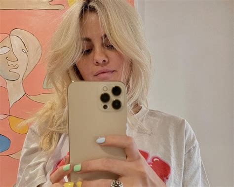 But that's not the primary reason she isn't at. Selena Gomez Goes Platinum Blonde for the First Time Since ...