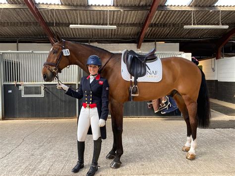 Jennifer hudson and harvey fierstein starred as motormouth maybelle and edna turnblad, respectively. Virtual Eventing : Tom Carlile dans le top 10 du dressage ...