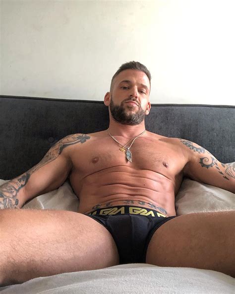 ‪Hello! @VbullseyeJ 💋🎉‬ | Garcon, Homme