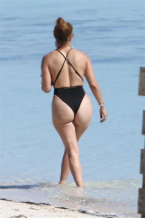 They got engaged that november before postponing their. Jennifer Lopez Showed Off Her Juicy Ass On The Ocean (36 ...