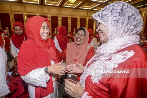 View tun hussein onn's genealogy family tree on geni, with over 200 million profiles of ancestors and living relatives. Perhimpunan Agung Wanita UMNO Malaysia 2019