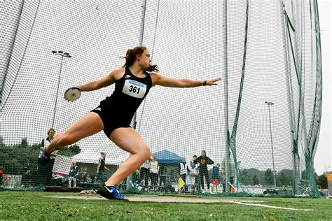 'het gevoel wanneer de discus uit je hand vliegt en dat je voelt dat hij supergoed is, dat is gewoon een supergaaf gevoel,' aldus werpster jorinde van. Jorinde van Klinken en Arvin Slagter sportpromotors ...