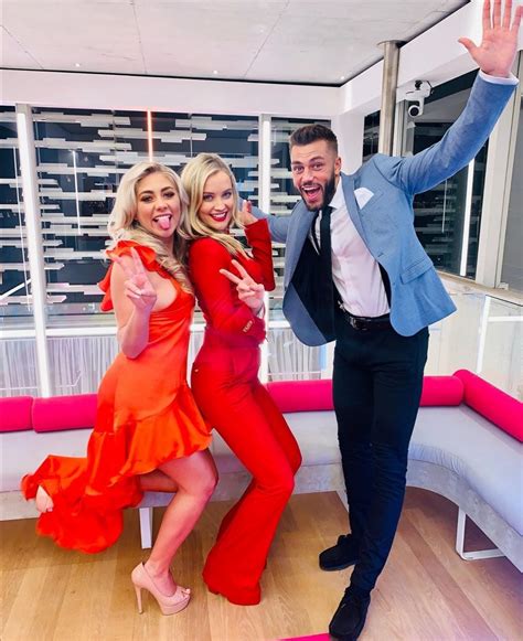 Love island host laura whitmore couldn't contain her excitement about the love island final on saturday and shared it with her 1.5million instagram followers. Laura Whitmore celebrates Love Island finale at official ...