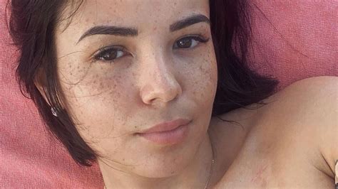 Elle est principalement connue pour sa participation à l'émission touche pas à mon poste et sur canal+ sport (19h30 pm). Agathe Auproux : Ses photos à la plage font sensation sur ...