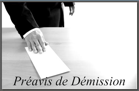 Elle est en général d'un mois pour les employés, agents de maîtrise et techniciens et de trois mois pour les cadres d'entreprise. CONTRAT A DUREE INDETERMINEE PREAVIS DE DEMISSION ET DROIT ...