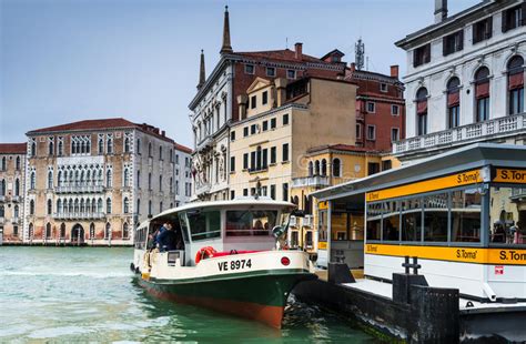 Viewing all content in #stadion. Vaporetto Station I Venedig, Storslagen Kanal Redaktionell ...