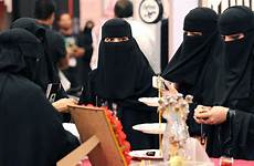 arabia niqab veils raging wear riyadh veil