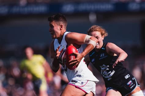 Newnes nails the goal, carlton gets the win and fremantle's finals hopes are. AFLW: Carlton vs Fremantle - The Women's Game - Australia ...