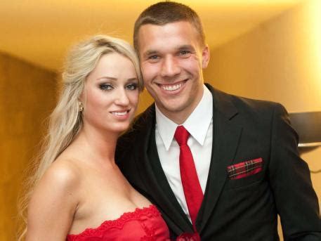 Lukas podolski (35) und seine frau monika podolski sind gemeinsam stark! Lukas Podolski marries Monika Puchalski: ontd_football ...
