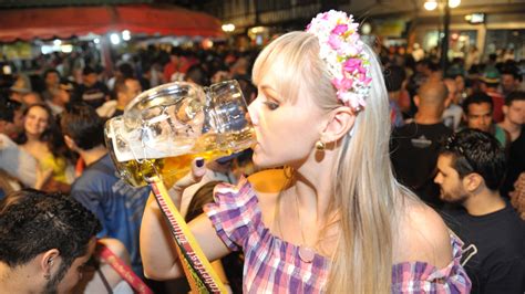 It is 130 km away from the state capital of fl. Oktoberfest Blumenau: la più grande festa della birra ...