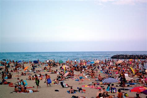 Maeline n'est vraiment pas une amatrice comme les autres. Cap d'Agde, plage | Cap d'Agde, 7 août 2008 | tedbassman ...