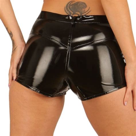 2 followers · 0 following ·. Lak hotpants met steekzakken en riemlussen