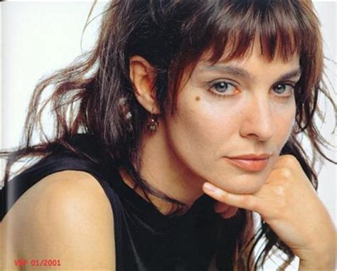 Anne parillaud is a french actress. Konstantiniye mikronotları: Nikita ve Zen rahibi Takhuan...