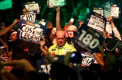 Expert advice and ordering assistance. PDC Darts-WM: Der Kneipensport, der die Massen begeistert ...