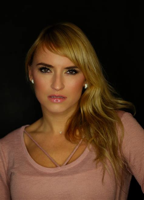 Eine weitere möglichkeit ist, dass sie ein bild bekommen und anhand diesem eine person beschreiben müssen. Sophiea Foto & Bild | portrait, portrait frauen, personen Bilder auf fotocommunity