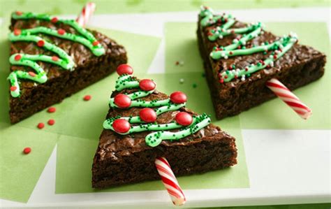 The kids are going to love making these as a christmas treat. Ideas & Products: Edible Christmas Trees!