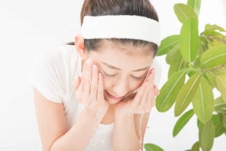 ニキビ占い － にきびの場所から恋愛運や金運がわかる | 当たる ...