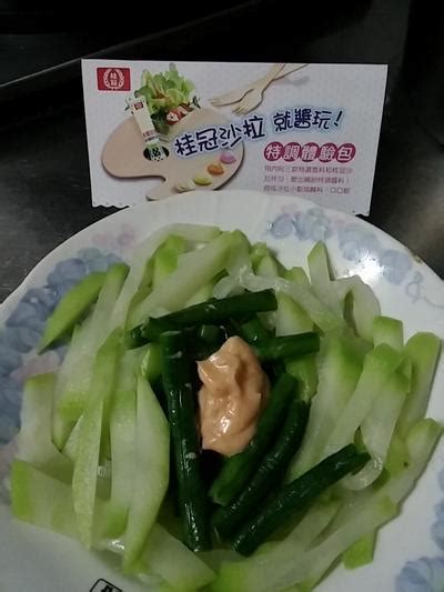 瓜條 涼拌米豆簽 南瓜湯咖哩 白醬青瓜 豆皮瓠瓜餡 起司焗南瓜 番茄燒茄子 烤野菜沙拉 小黃瓜裙帶芽拌菜 彩蔬湯咖哩 煎起司番茄 茄子培根濃. 瓠瓜長豆佐西班牙沙拉(桂冠沙拉+紅椒粉) by Tiffany Yeh - 愛料理