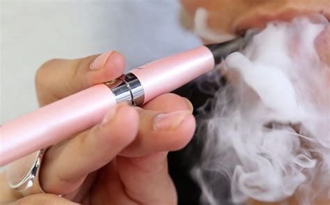 Vape lounge nasce per la passione riguardante la sigaretta elettronica e tutto ciò che le ruota intorno. Sigaretta elettronica