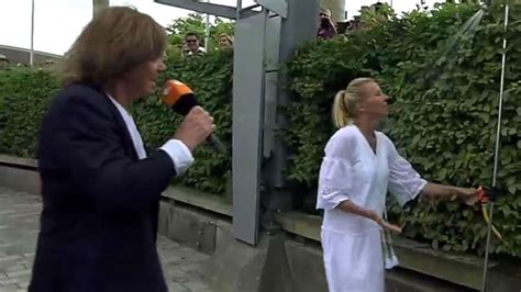 ► kostenlos abonnieren & keine folge. Andrea Kiewel im Fernsehgarten nach Wet-Shirt-Eklat mit ...