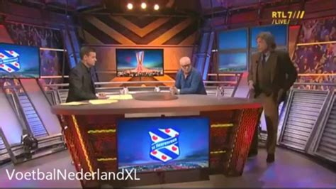 Wilfred genee met grijs haar. Johan Derksen krijgt ruzie met Wilfred Genee en loopt boos ...