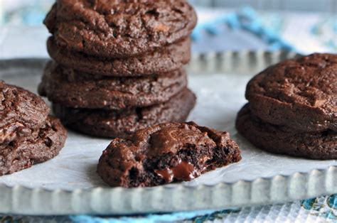 Scoop the dough into balls and chill for at least 30 minutes. Chocolate Chip Cookie Recipe In Spanish / Chocolate Chip Reese's Pieces Cookies | Linda in the ...