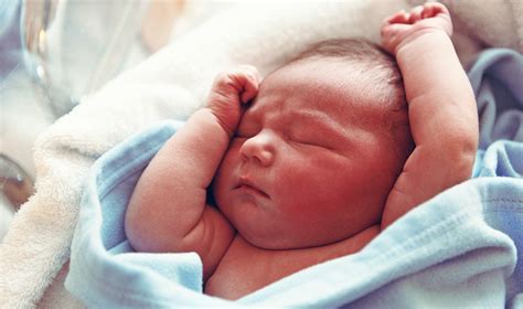 Babies normally exhibit mottled skin because of their immature circulatory system. Efter förlossningen - första tiden med bebis| BABYBJÖRN