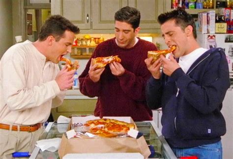 Check out their best friendship moments with this friends season 5 episode 13 the one with joey's bag if you want to support this channel ¿Dónde comería pizza Joey de "Friends" en la CDMX?