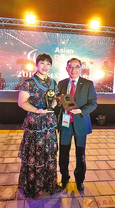 English translation of lyrics for 芒种 by 音阙诗听 feat. 余翠怡膺亞殘奧年度最佳 - 香港文匯報