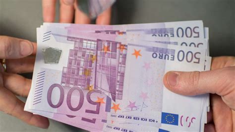 Der schein soll bei den nationalen notenbanken zeitlich unbegrenzt umgetauscht. Kommt 500-Euro-Schein weg? Trauer hält sich in Grenzen ...