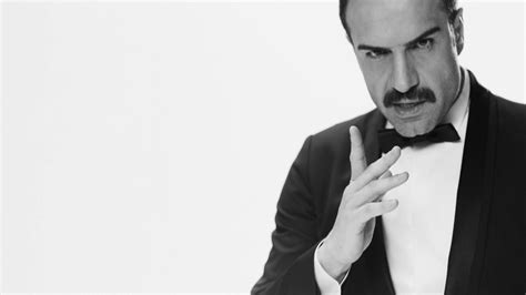 2021 mart ayında 11 yıllık evliliklerini sonlandıran çiftin 1'i erkek 1'i kız olmak üzere 2 çocukları var. Berdan Mardini Yiğit Yaralı Olur Klibinden Kareler