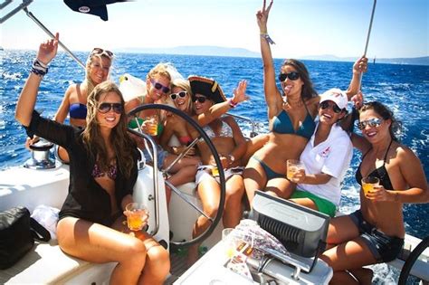 Public flashing at party cove lake of the ozarks. Best 2015 Yacht Party with girls http://www.yachtparty.org ...