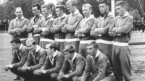 Han har i tillegg vært en bauta i byggingen av klubb og lag for molde fk både som trener, leder og æresmedlem. 1964 / Molde