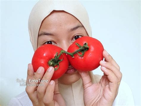 Tomato mengandungi likopen (antioksidan) yang sangat berguna untuk melawan radikal bebas akibat asap kenderaan 2. Tomato makanan kulit yang bagus, banyak khasiat. - ematunz