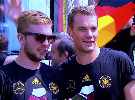 Kennen sie schon das tattoo von manuel neuer? Christoph Kramer: Beziehung, Vermögen, Größe, Tattoo ...