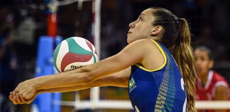 She was part of the brazil women's national volleyball team that won silver at the 2015 pan american games in toronto, ontario, canada. Ela chegou tarde na seleção de vôlei, mas na hora certa ...