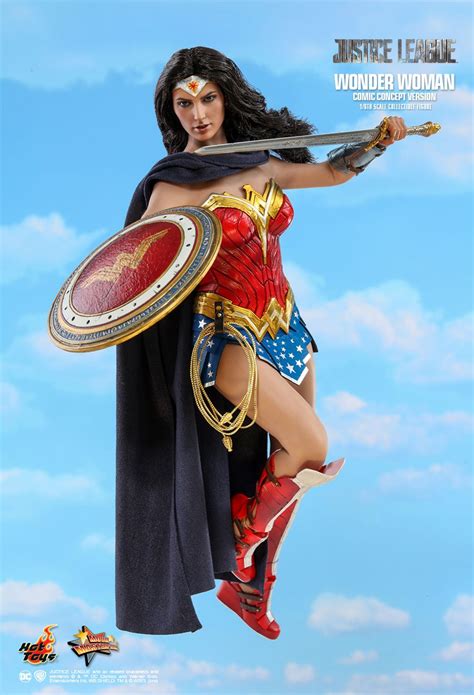 The figure stands a little under 11.5″ tall and has about 17 points of articulation. NEW PRODUCT: HOT TOYS: JUSTICE LEAGUE WONDER WOMAN (COMIC ...