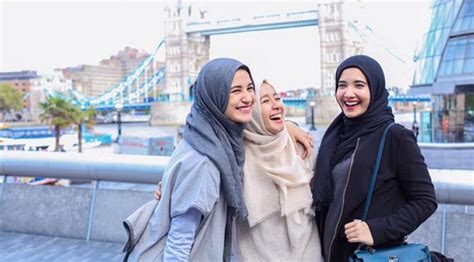 Check spelling or type a new query. Gambar Persahabatan 4 Orang Perempuan Berhijab